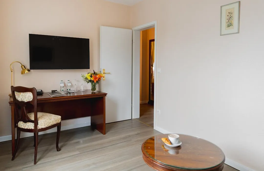 Hotel Weisses Haus-1